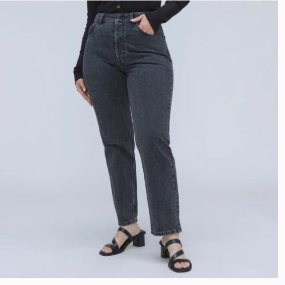 Everlane Curvy 90s Cheeky Straight Jean In Washed Black 27 Crop